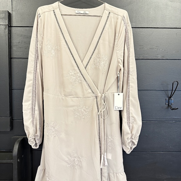 Dex crochet insert wrap front mini dress NWT - Picture 4 of 16